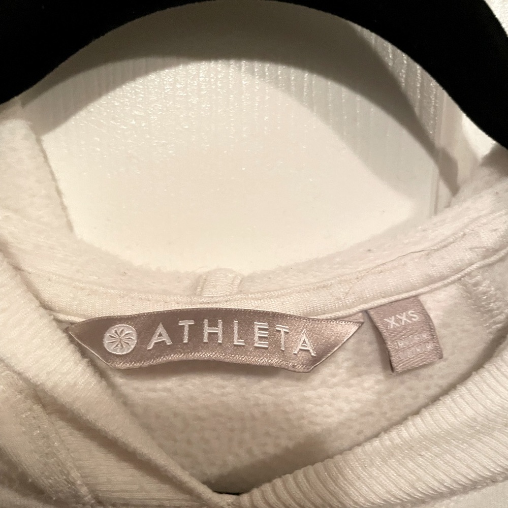 Athleta White Long Sleeve Pullover Activewear